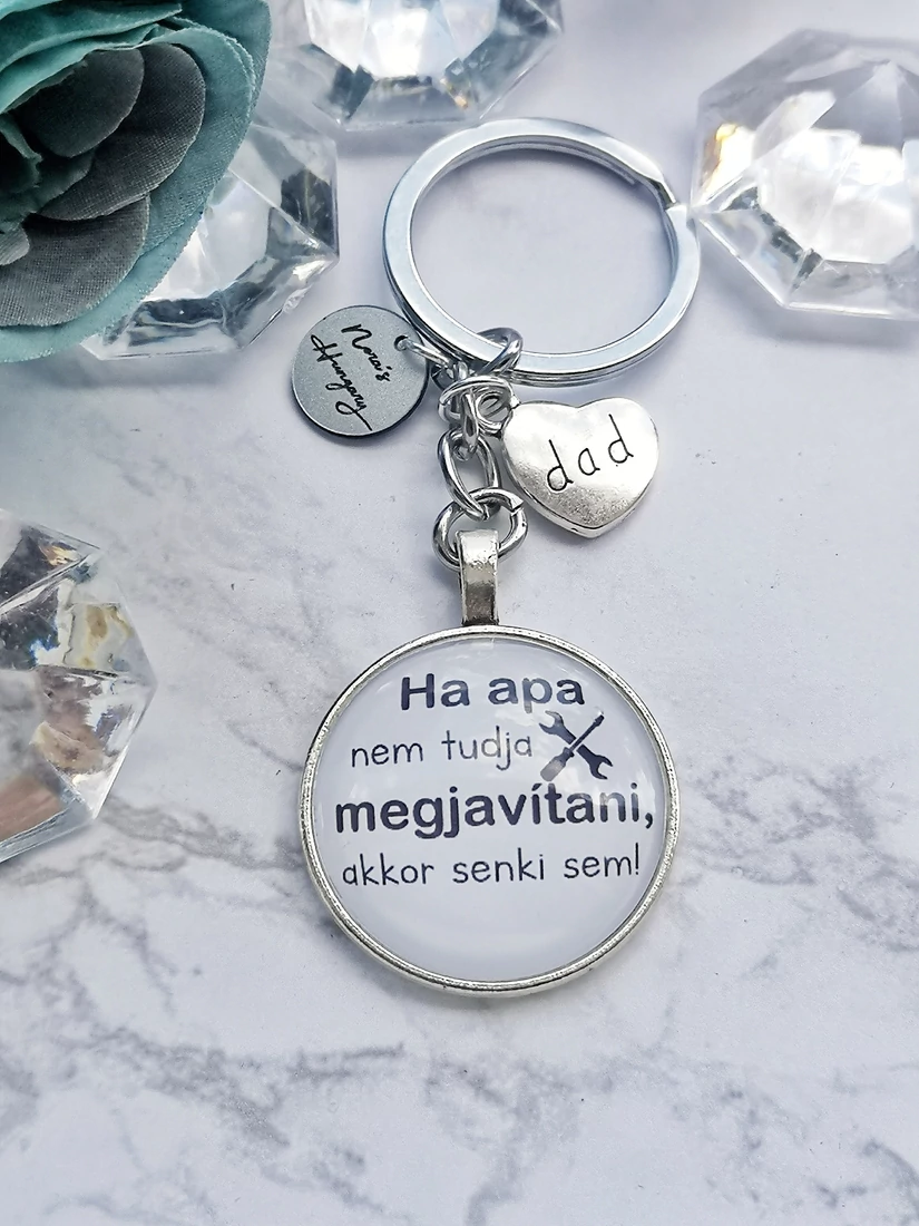 "Ha apa nem tudja megjavítani, akkor senki sem!" feliratos egyedi kulcstartó