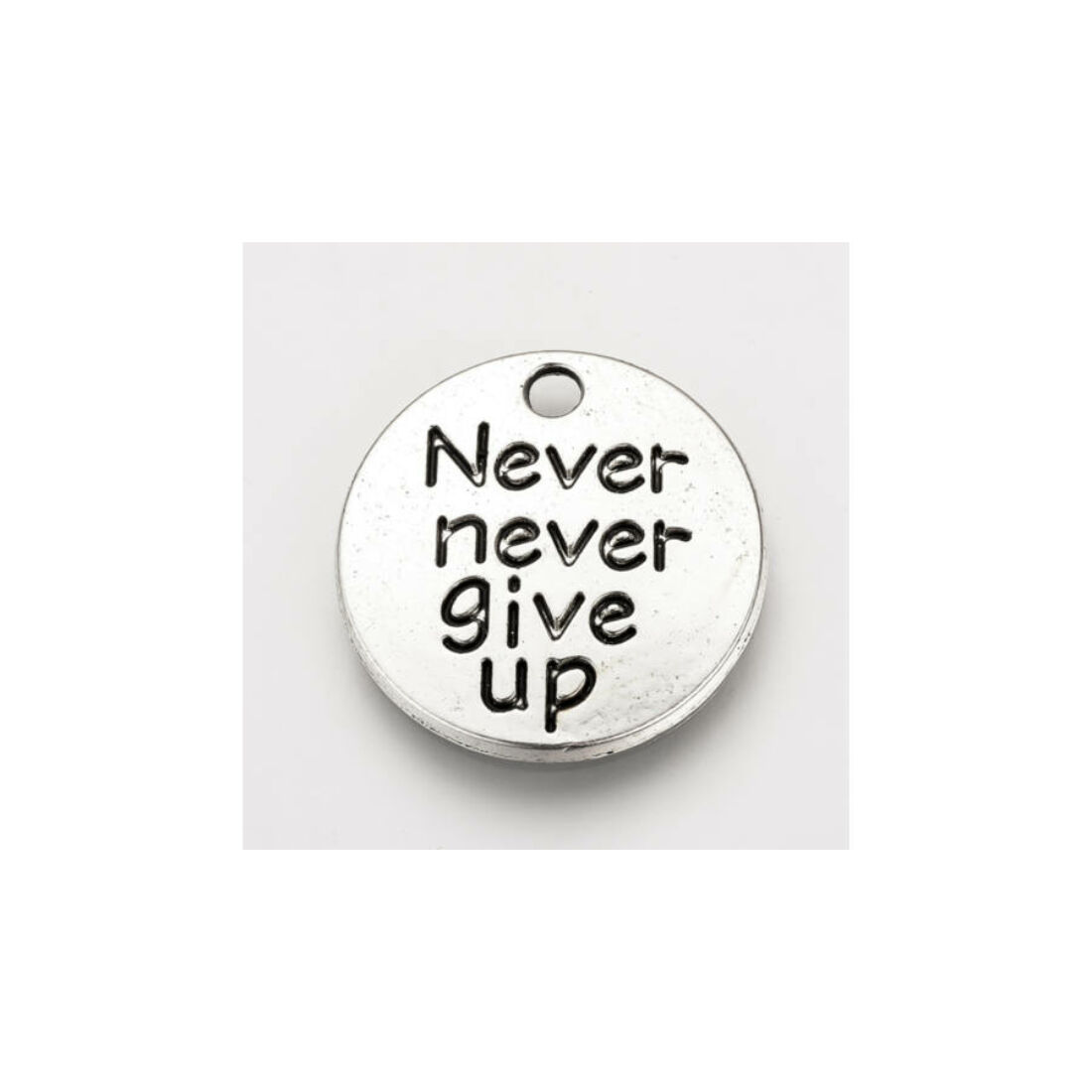 Never never give up feliratos fityegő (csak kulcstartóhoz/ékszerhez rendelhető)