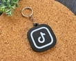 NFC Kulcstartó a saját TikTok oldaladdal - csak egy érintés, és bejön az oldal
