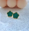 Clover virág alakú zöld-arany színű fülbevaló - 10 mm