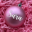 Kép 1/6 - Egyedi feliratos karácsonyi gömbdísz -matt pink (8cm)