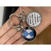 " Ne feledd: Belőled csak egy van, a világon. Vezess óvatosan! Szükségem van rád." feliratos kulcstartó BMW jellel.