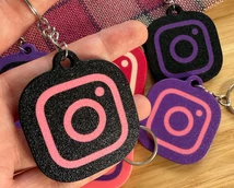 NFC Kulcstartó a saját Facebook/Insta/X oldaladdal - csak egy érintés, és bejön az oldal