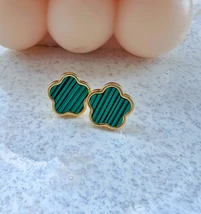 Clover virág alakú zöld-arany színű fülbevaló - 10 mm