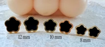 Clover virág alakú fekete-arany színű fülbevaló - 10 mm