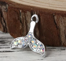 Strasszköves sellőfarok charm