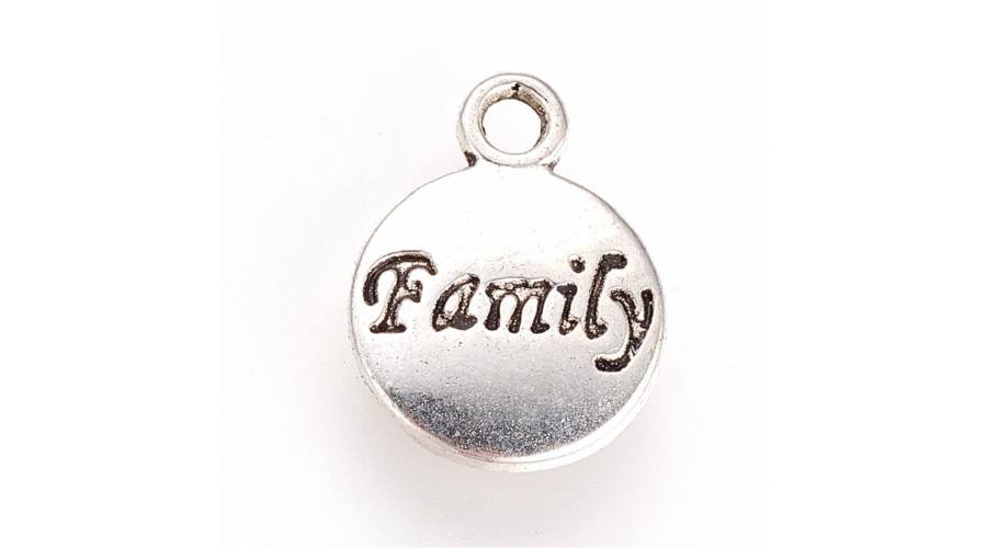 Antikolt ezüst színű Family feliratos charm (csak kulcstartóhoz/ékszerhez rendelhető)