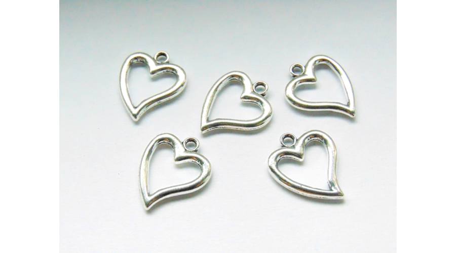 ezüst színű szív fityegő (csak kulcstartóhoz/ékszerhez rendelhető)